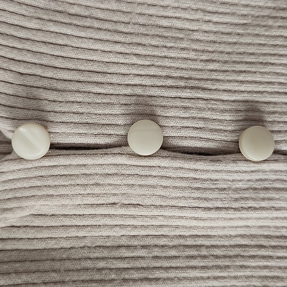 Express Puffed Short Sleeve Ribbed Button Down Beige Sweater Size Medium - Picture 9 of 9